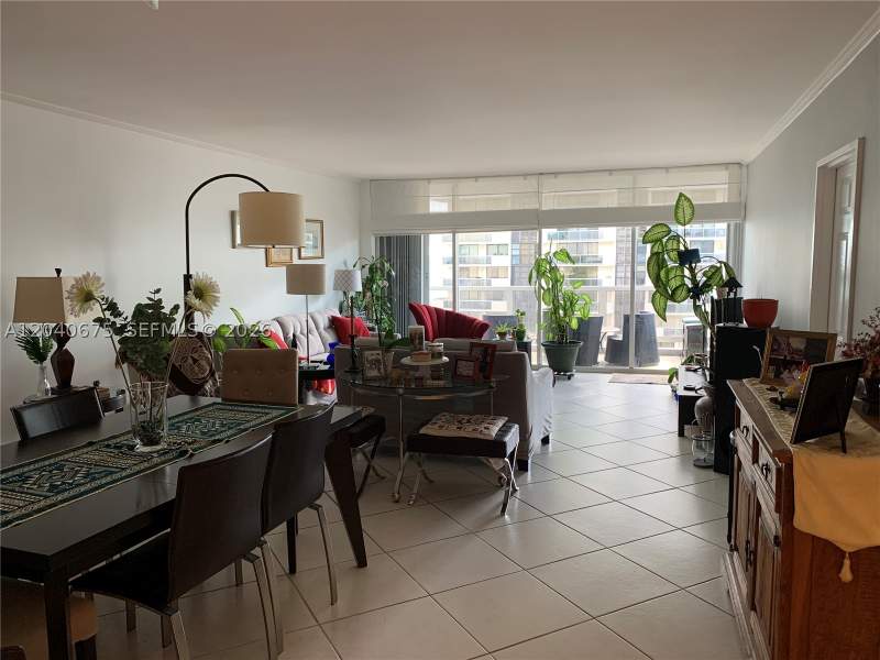 1 bedroom Condominium at 5700 Collins Ave 12N, Seacoast 5700 Condo, Miami Beach — photo 3