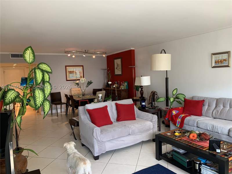 1 bedroom Condominium at 5700 Collins Ave 12N, Seacoast 5700 Condo, Miami Beach — photo 4