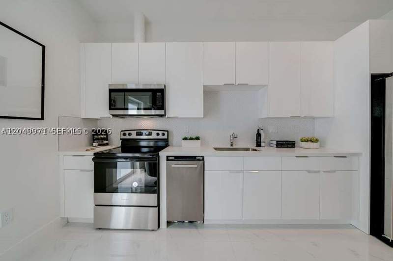3 bedroom Townhouse at 2936 NW 27th St 2936, Garvey Gardens, Miami — photo 3