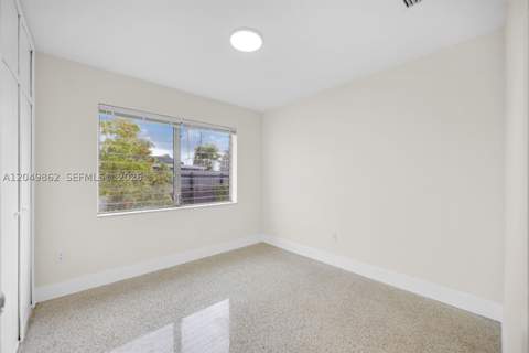 1380 W 60th Ter, Hialeah FL - photo 12 of 59