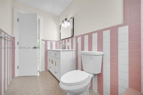 1380 W 60th Ter, Hialeah FL - photo 17 of 59