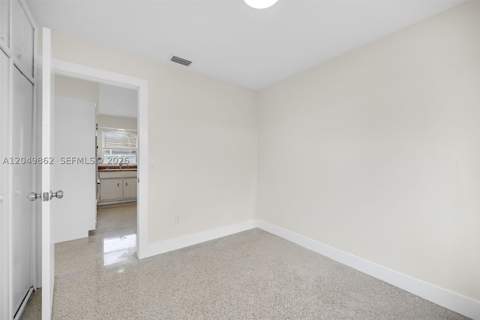 1380 W 60th Ter, Hialeah FL - photo 19 of 59