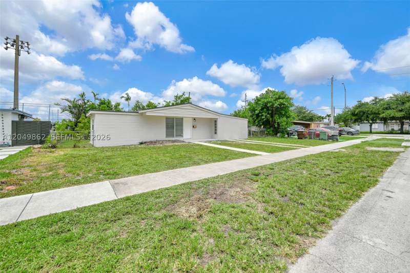 4 bedroom SingleFamilyResidence at 1380 W 60th Ter, Westhaven Hgts 2nd Addn, Hialeah — photo 2