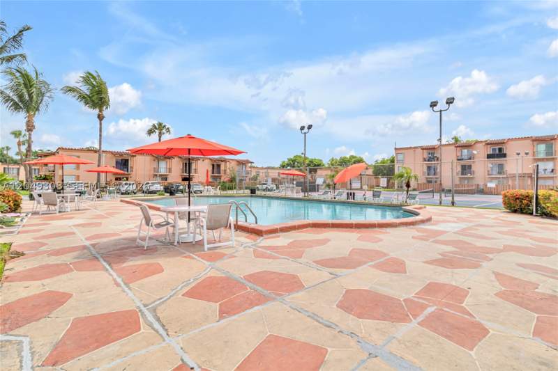 2 bedroom Condominium at 7201 Miami Lakes Dr B14, Cypress Village Condo, Miami Lakes — photo 2