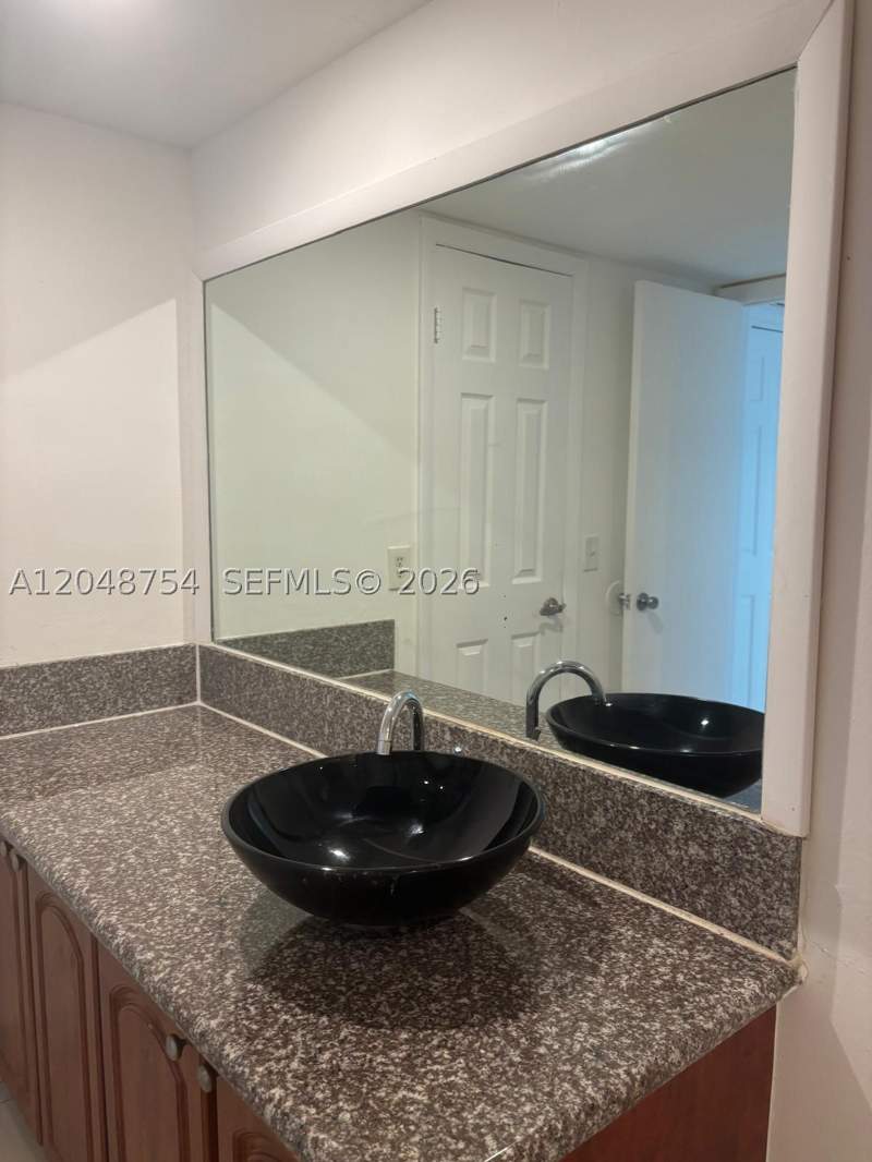 1 bedroom Condominium at 7110 NW 179th St 211, Villa Bellini Condo, Hialeah — photo 4