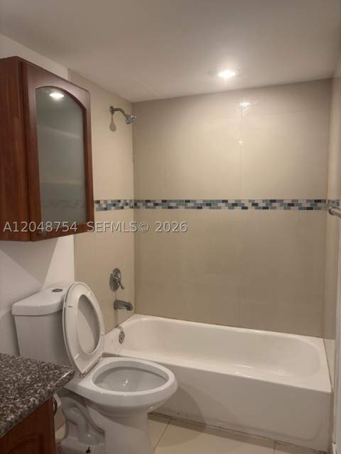 7110 NW 179th St 211, Hialeah FL - photo 6 of 7