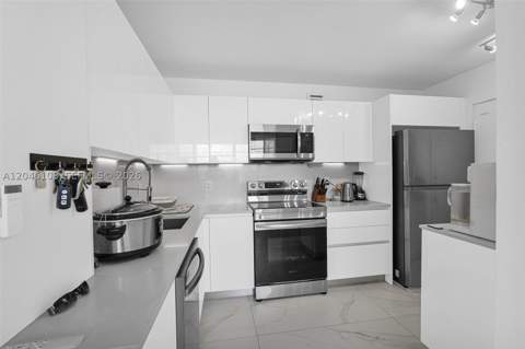 2016 Bay Dr 808, Miami Beach FL - photo 10 of 32