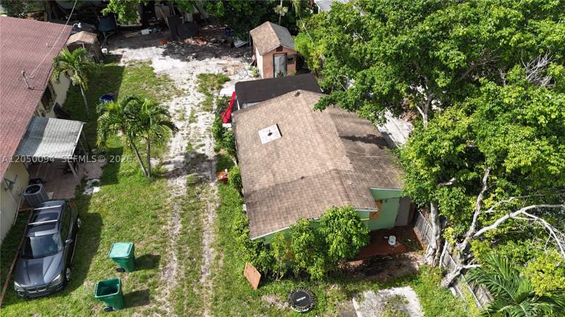 1 bedroom SingleFamilyResidence at 2954 NW 91st St, The Tropics Amd, Miami — photo 3