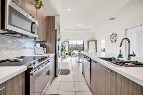 8045 NW 104th Ave 32, Doral FL - photo 6 of 35