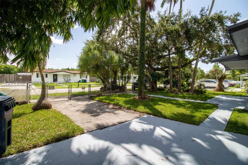 4 bedroom SingleFamilyResidence at 29858 SW 159th Dr, School House Sub, Homestead — photo 4