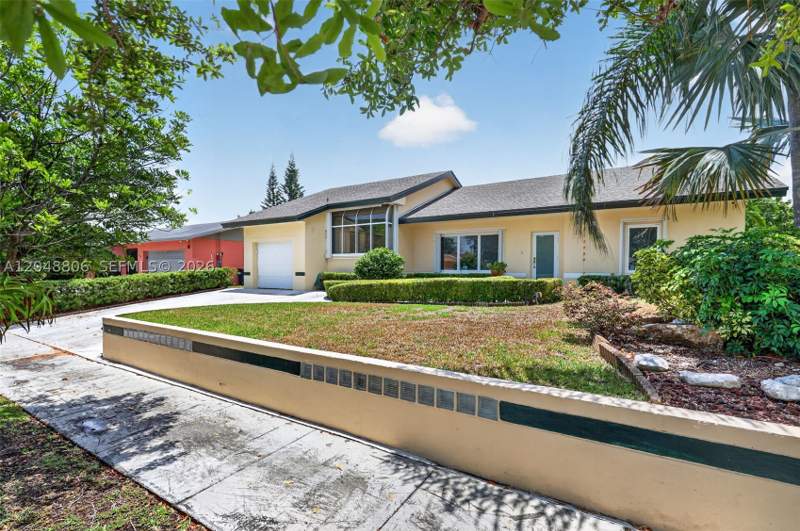 3 bedroom SingleFamilyResidence at 16430 SW 107th Ct, El Alamo Sub, Miami — photo 3
