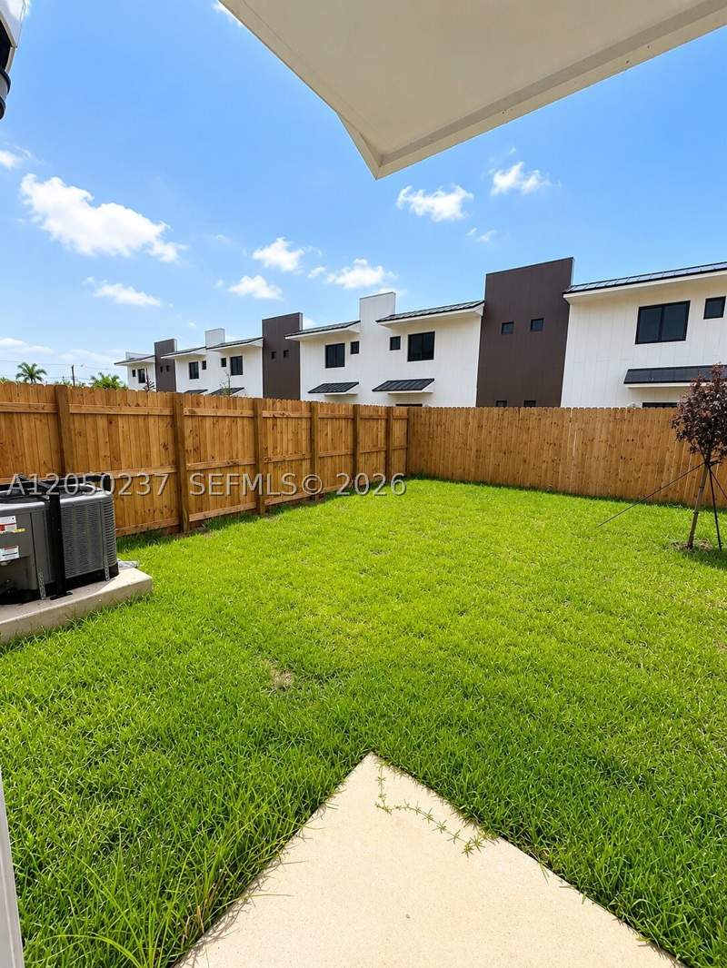 3 bedroom Townhouse at 552 NW 7th St 6, Sunnyland Park No 2, Florida City — photo 3