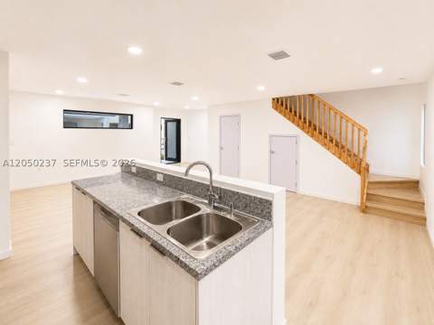 552 NW 7th St 6, Florida City FL - photo 9 of 24