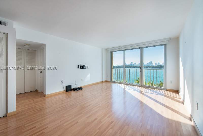 1 bedroom Condominium at 800 West Ave 631, South Bay Club Condo, Miami Beach — photo 4