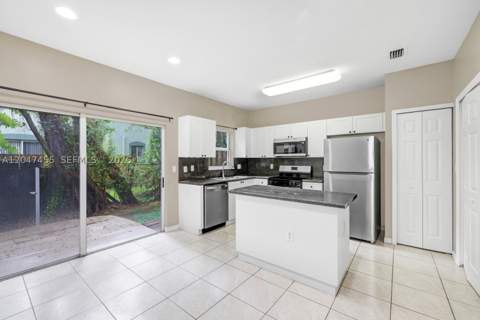 2943 SE 15th Ter, Homestead FL - photo 10 of 27