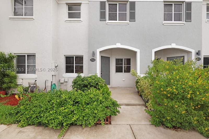 2 bedroom Townhouse at 2943 SE 15th Ter, Venetia Grove, Homestead — photo 2
