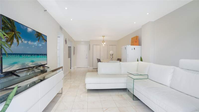 2 bedroom Condominium at 4301 Collins Ave 403, Vendome Place Condo, Miami Beach — photo 2