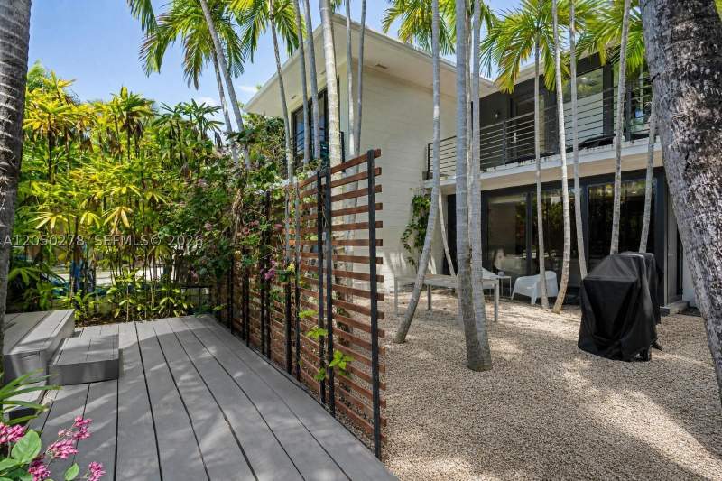 4 bedroom SingleFamilyResidence at 1548 Biarritz Dr, Isle Of Normandy Trouvill, Miami Beach — photo 2