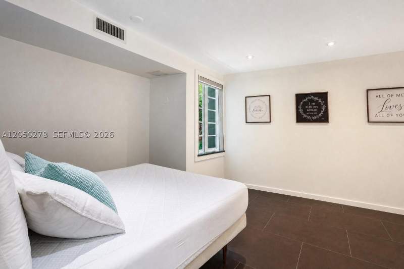 4 bedroom SingleFamilyResidence at 1548 Biarritz Dr, Isle Of Normandy Trouvill, Miami Beach — photo 4