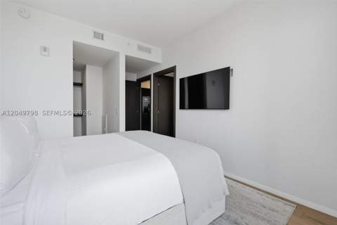 398 NE 5th St 4719, Miami FL - photo 21 of 35