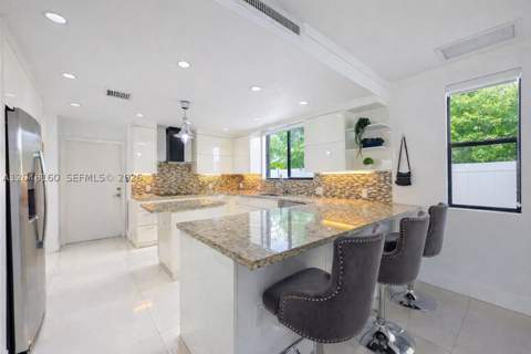 471 SW 30th Rd, Miami FL - photo 10 of 39