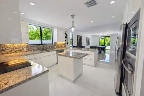 471 SW 30th Rd, Miami FL - photo 9 of 39