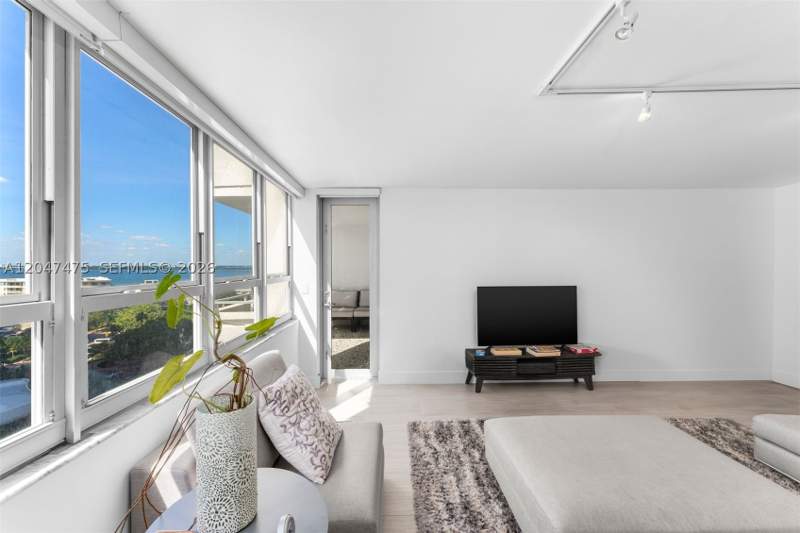 1 bedroom Condominium at 11 Island Ave 1009, Costa Brava Condo, Miami Beach — photo 2