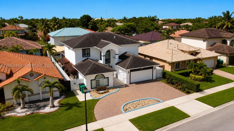 6 bedroom SingleFamilyResidence at 16075 SW 149th Ter, Shoreway Sub, Miami — photo 4
