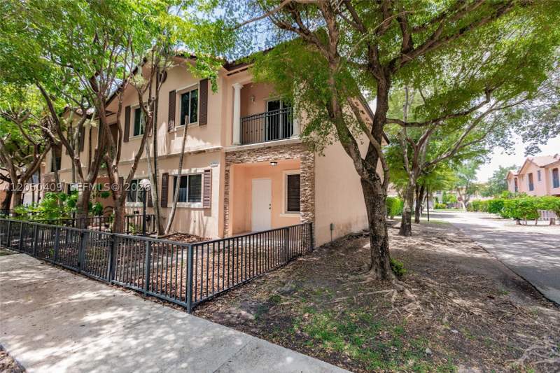 4 bedroom Townhouse at 22946 SW 112th Pl, SILVER PALM HOMES, Miami — photo 2