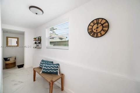 810 NW 21st Ct, Miami FL - photo 6 of 21