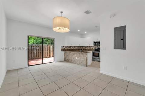 582 NE 207th St, Miami FL - photo 10 of 30