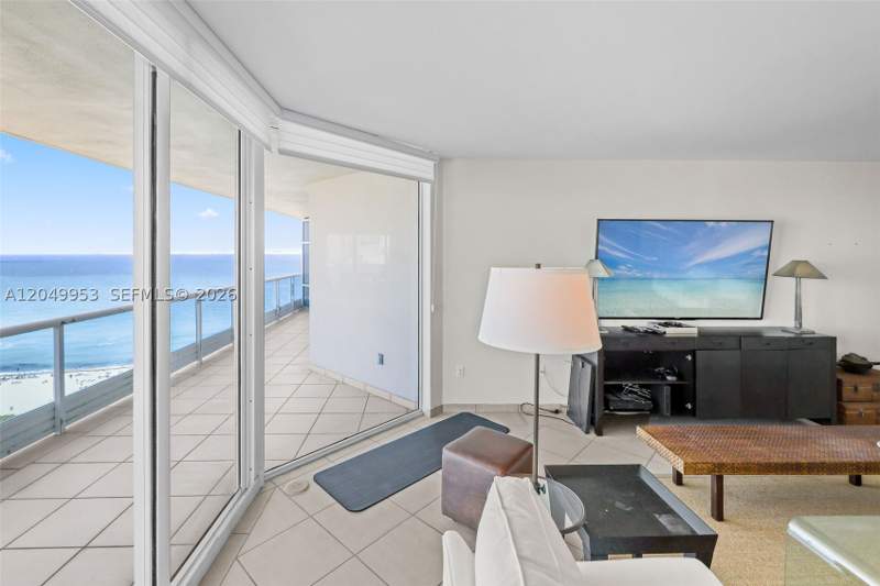 2 bedroom Condominium at 5025 Collins Ave 1707, Capobella Condo, Miami Beach — photo 4