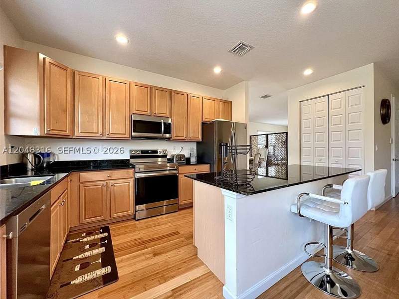 4 bedroom SingleFamilyResidence at 965 NE 193rd Ter, Champion Lakes, Miami — photo 3