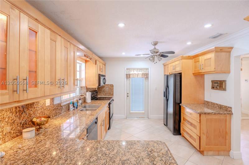4 bedroom SingleFamilyResidence at 2431 SW 124th Ave, International Gardens Sec, Miami — photo 3
