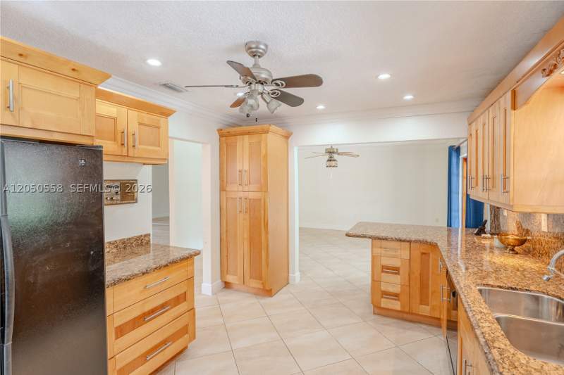 4 bedroom SingleFamilyResidence at 2431 SW 124th Ave, International Gardens Sec, Miami — photo 4