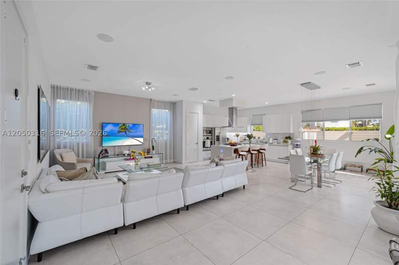 6 bedroom SingleFamilyResidence at 7515 NW 99th Ave, Doral Commons Residential, Doral — photo 3