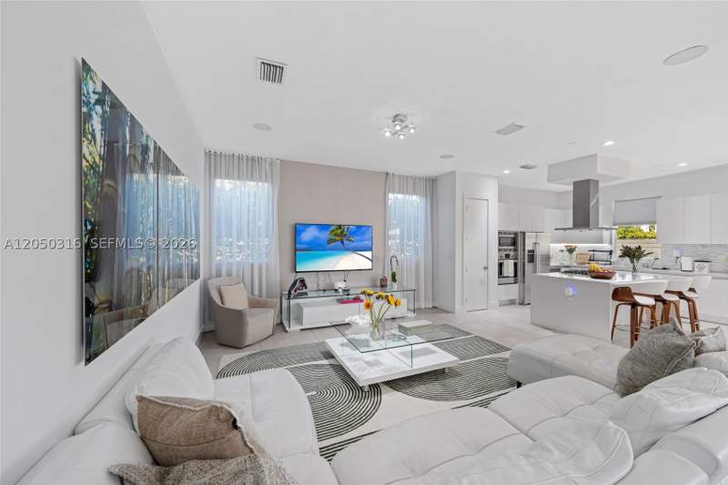 6 bedroom SingleFamilyResidence at 7515 NW 99th Ave, Doral Commons Residential, Doral — photo 5