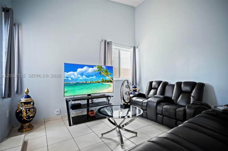 3 bedroom SingleFamilyResidence at 7581 W 29th Way, Amend Plt El Prado Countr, Hialeah — photo 4