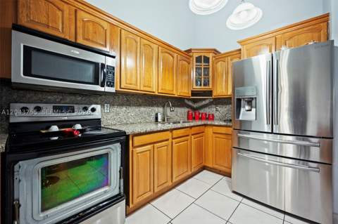 7581 W 29th Way, Hialeah FL - photo 8 of 25