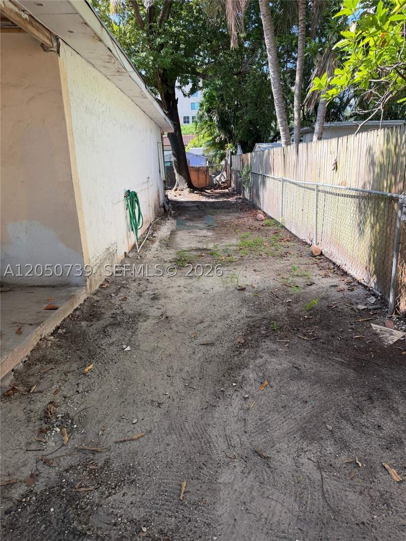 2 bedroom SingleFamilyResidence at 3555 SW 23rd St, Amnd Miami Suburban Acres, Miami — photo 3