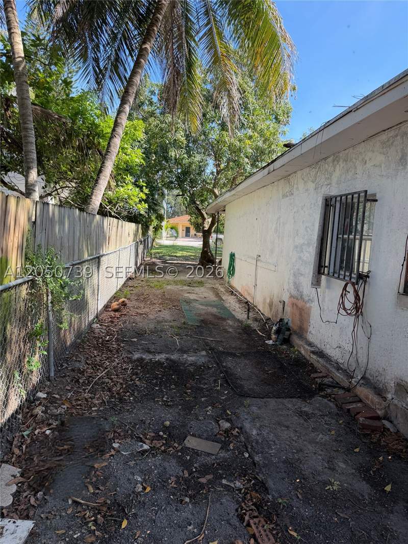 2 bedroom SingleFamilyResidence at 3555 SW 23rd St, Amnd Miami Suburban Acres, Miami — photo 5