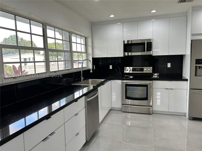 4 bedroom SingleFamilyResidence at 19522 NW 37th Ct, Carol City 2nd Addn, Miami Gardens — photo 5