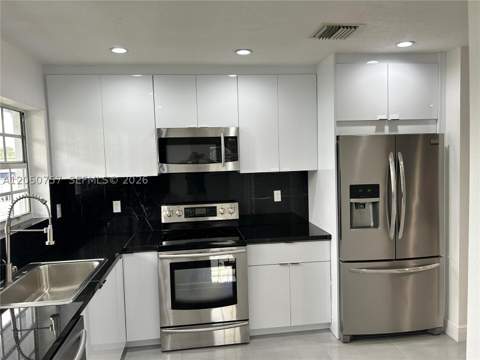 19522 NW 37th Ct, Miami Gardens FL - photo 6 of 31