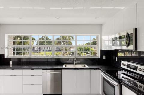 19522 NW 37th Ct, Miami Gardens FL - photo 8 of 31