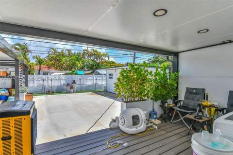 6575 SW 39th Ter, Miami FL - photo 10 of 68