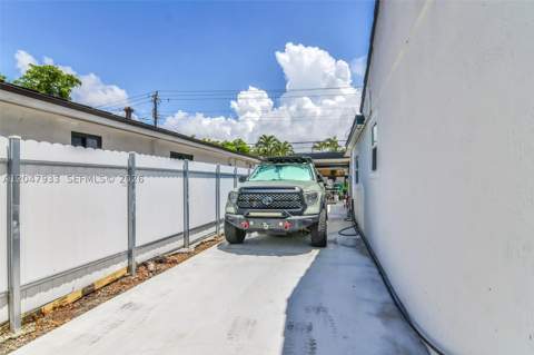 6575 SW 39th Ter, Miami FL - photo 12 of 68