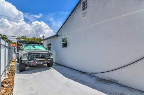 6575 SW 39th Ter, Miami FL - photo 13 of 68
