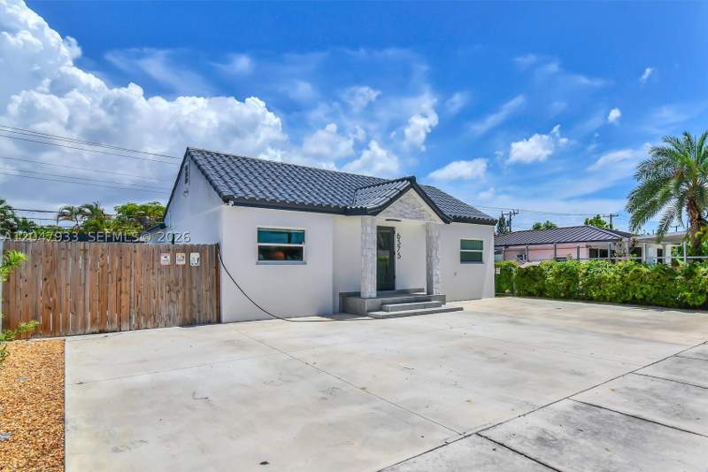 3 bedroom SingleFamilyResidence at 6575 SW 39th Ter, Central Miami Part 2, Miami — photo 3