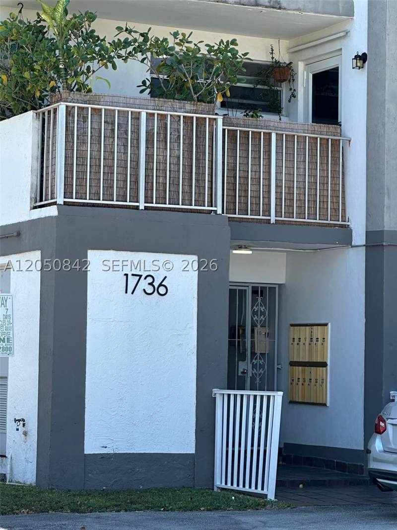 2 bedroom Condominium at 1736 SW 19th St 404, Christopher Plaza Condo, Miami — photo 2