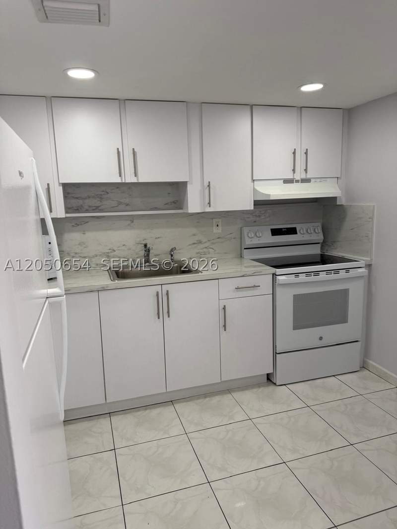 2 bedroom Condominium at 1855 W 60th St 346-B, Westland Courts Condo, Hialeah — photo 3